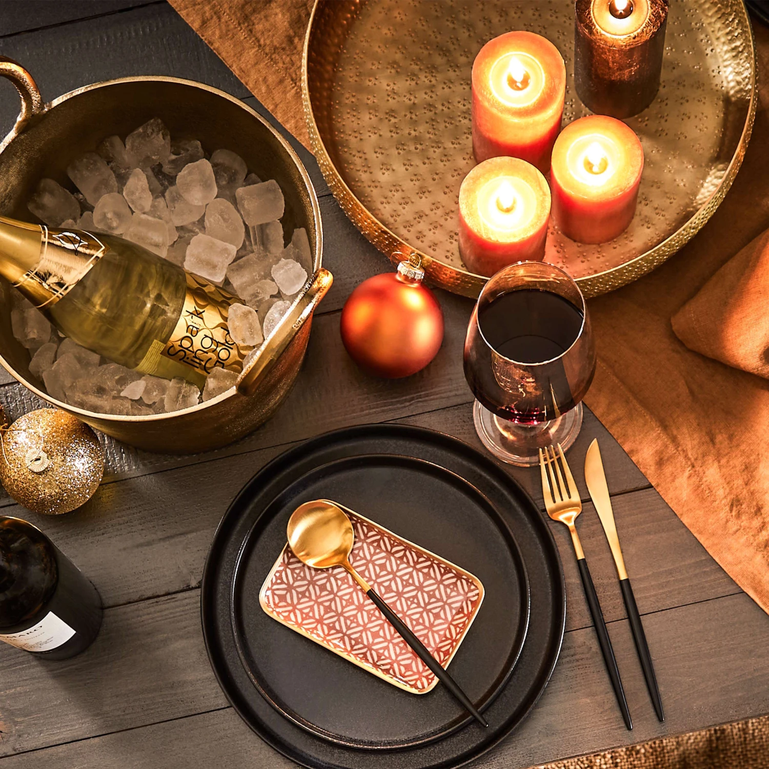 Besteck-Set 16-tlg. Matt STILETTO In Gold-Schwarz 2 Besteck-Set 16-tlg. Matt STILETTO In Gold-Schwarz – Bild 2