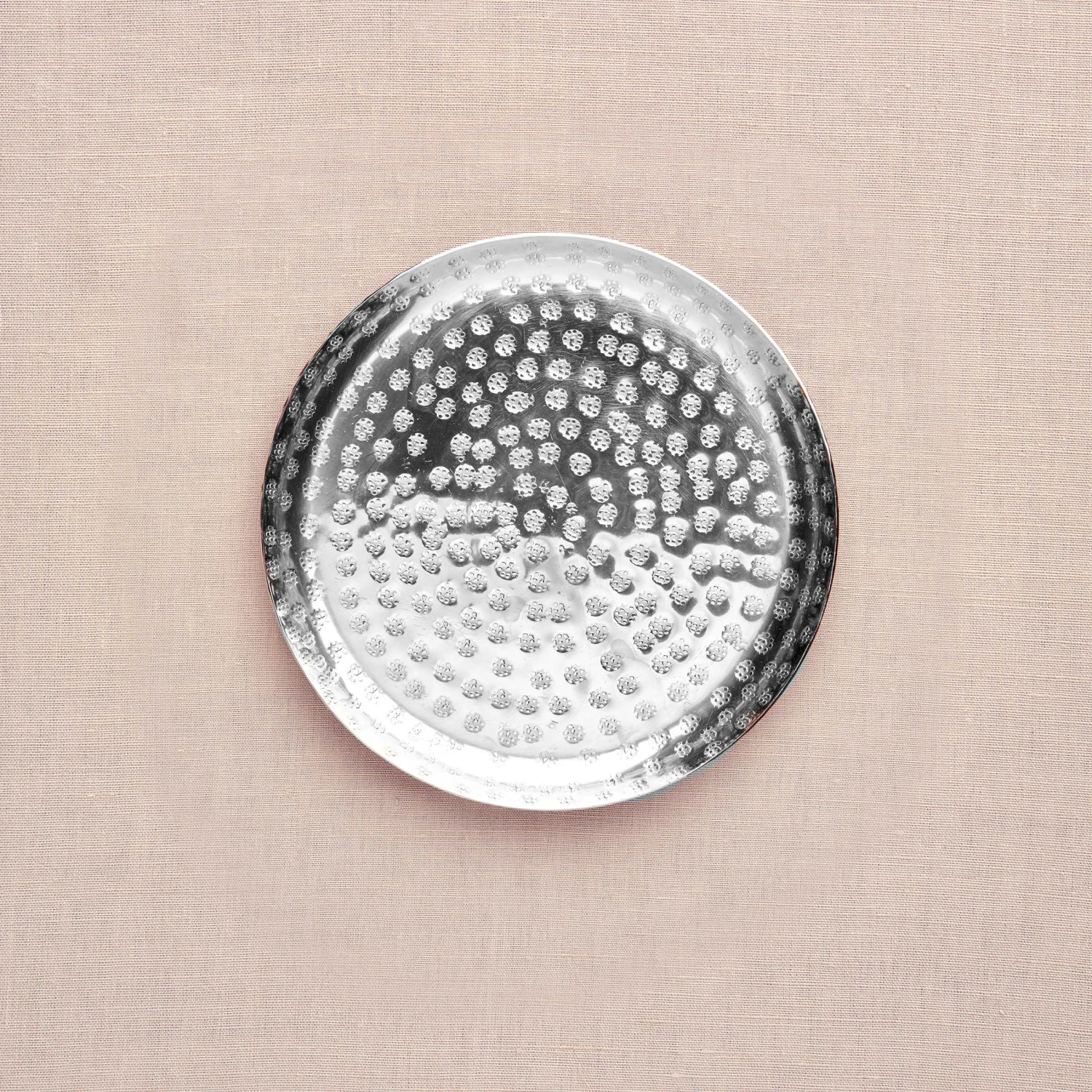 Deko-Teller Gehämmert Ø28cm ORIENTAL LOUNGE In Silber 3 Deko-Teller Gehämmert Ø28cm ORIENTAL LOUNGE In Silber – Bild 3