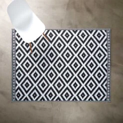 In- & Outdoor-Teppich Ethno/Rauten L 200 X B 150cm COLOUR CLASH In Schwarz-Weiß -Butlers butlers in and outdoor teppich ethno rauten l 200 x b 150cm colour clash in schwarz weiss 2