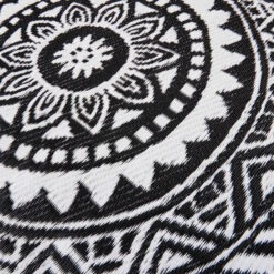 In- & Outdoor-Teppich Ø118cm COLOUR CLASH In Schwarz-Weiß -Butlers butlers in and outdoor teppich o118cm colour clash in schwarz weiss 10