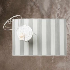 In- & Outdoor-Teppich Streifen L 180 X B 120cm COLOUR CLASH In Grau -Butlers butlers in and outdoor teppich streifen l 180 x b 120cm colour clash in grau 3